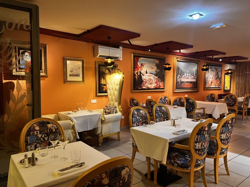 Salle du restaurant Villa Conti à Papeete